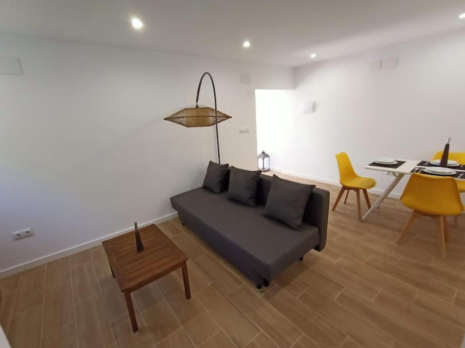 Falconera. A Faldas De La Montaña. Apartamento Gandía