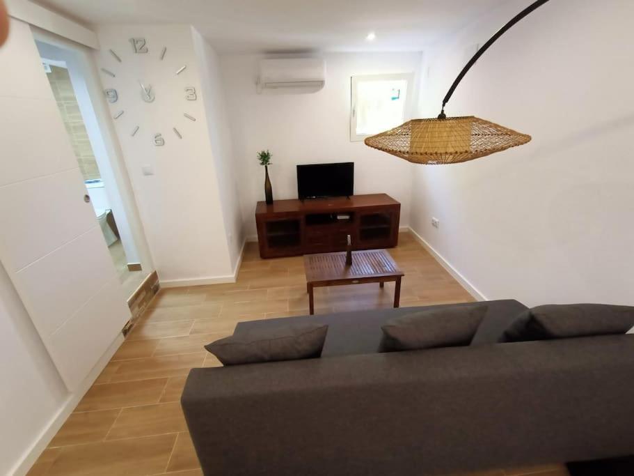 Falconera Apartaments, A Faldas De La Montana Apartment *