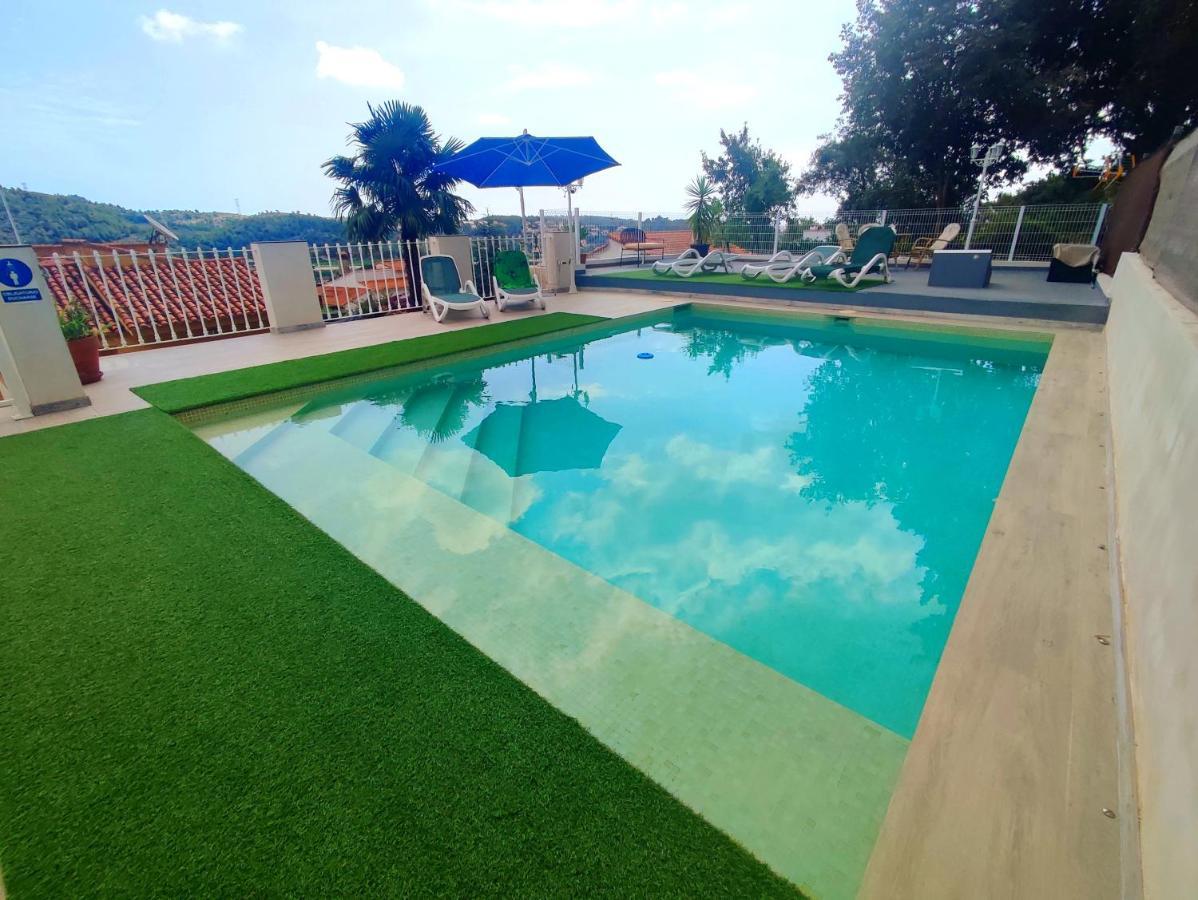 Falconera Apartaments, A Faldas De La Montana