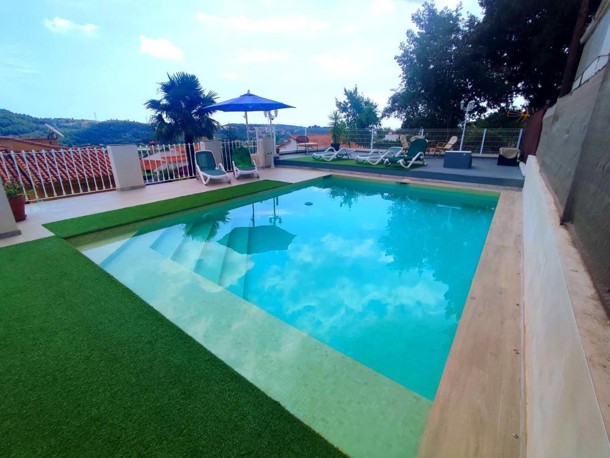 Falconera Apartaments, A Faldas De La Montana *