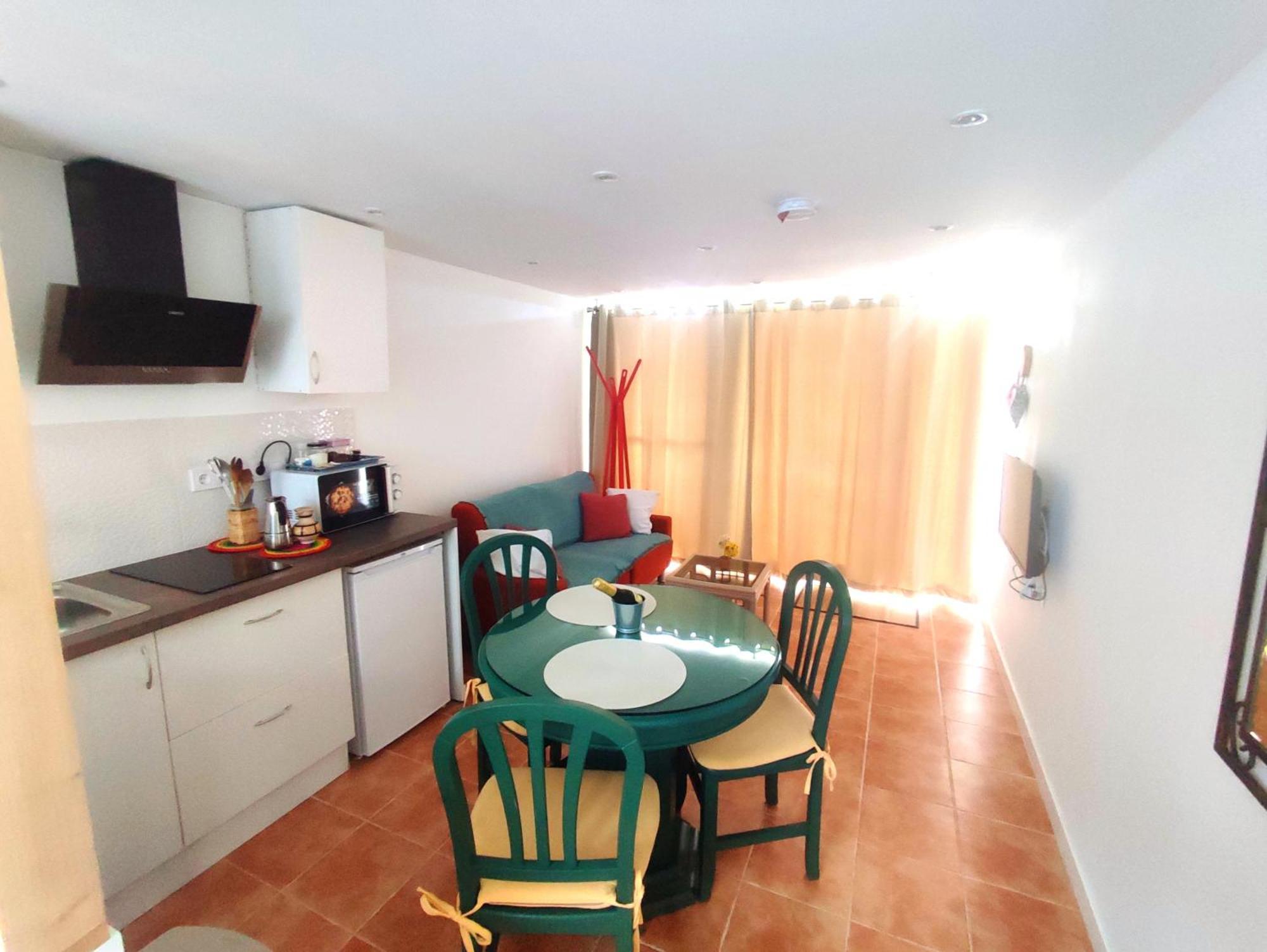 Falconera Apartaments, A Faldas De La Montana Apartment