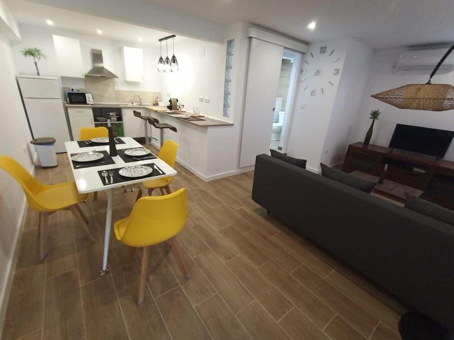 Falconera Apartaments, A Faldas De La Montana *