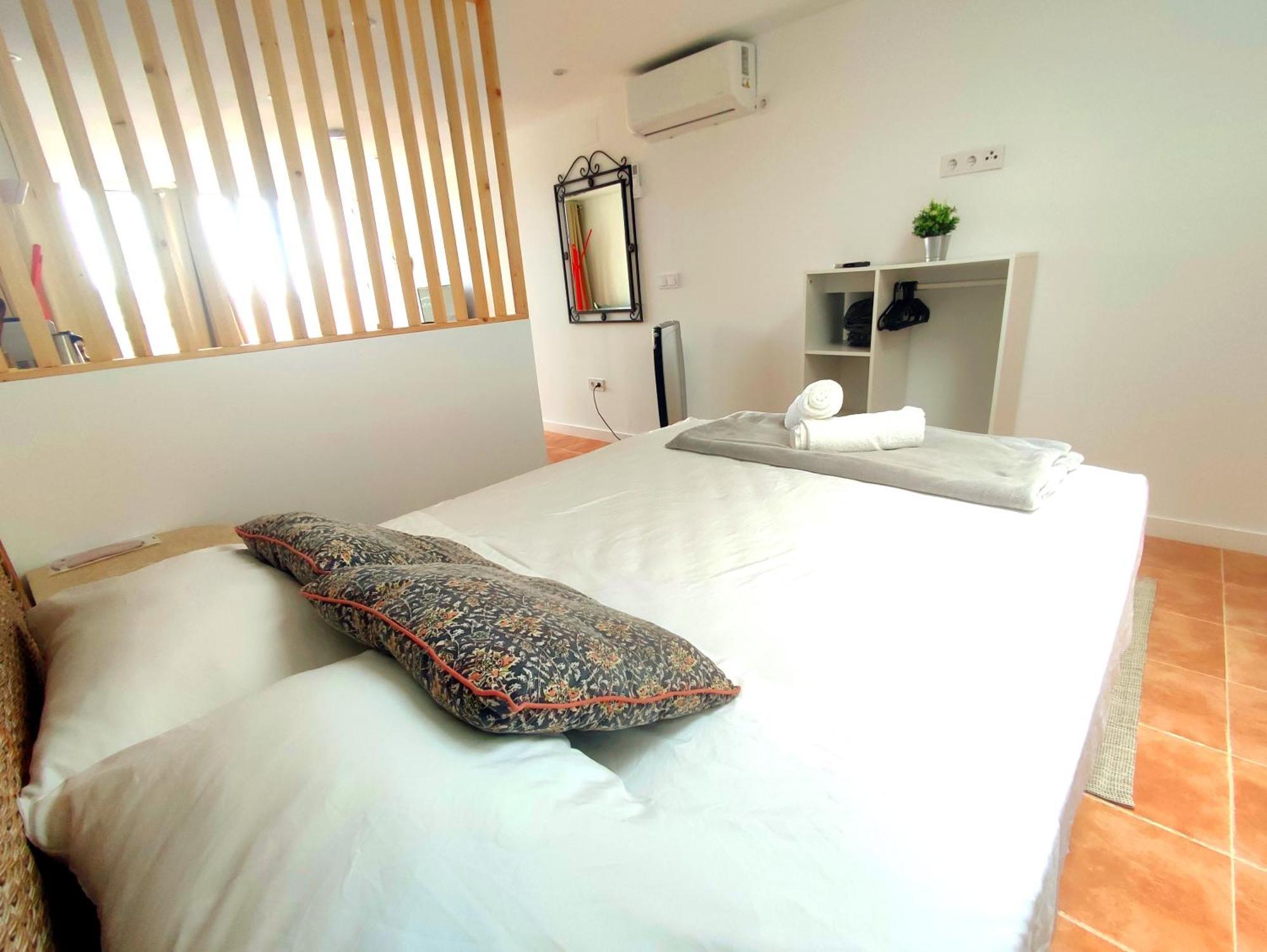 Falconera Apartaments, A Faldas De La Montana *